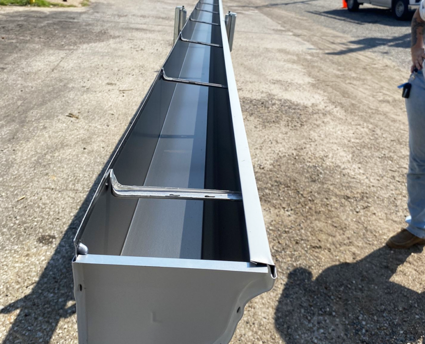 Gutter system for commercial roof